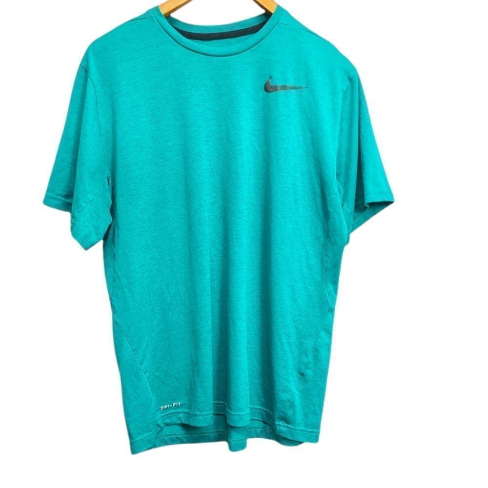Nike's DRI-FIT Men's Green Tee Size Large‎